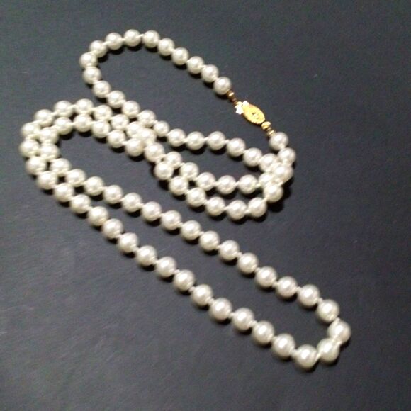 Vintage Classic Hand Knotted White Faux Glass Pearl Necklace 34" - Picture 6 of 7